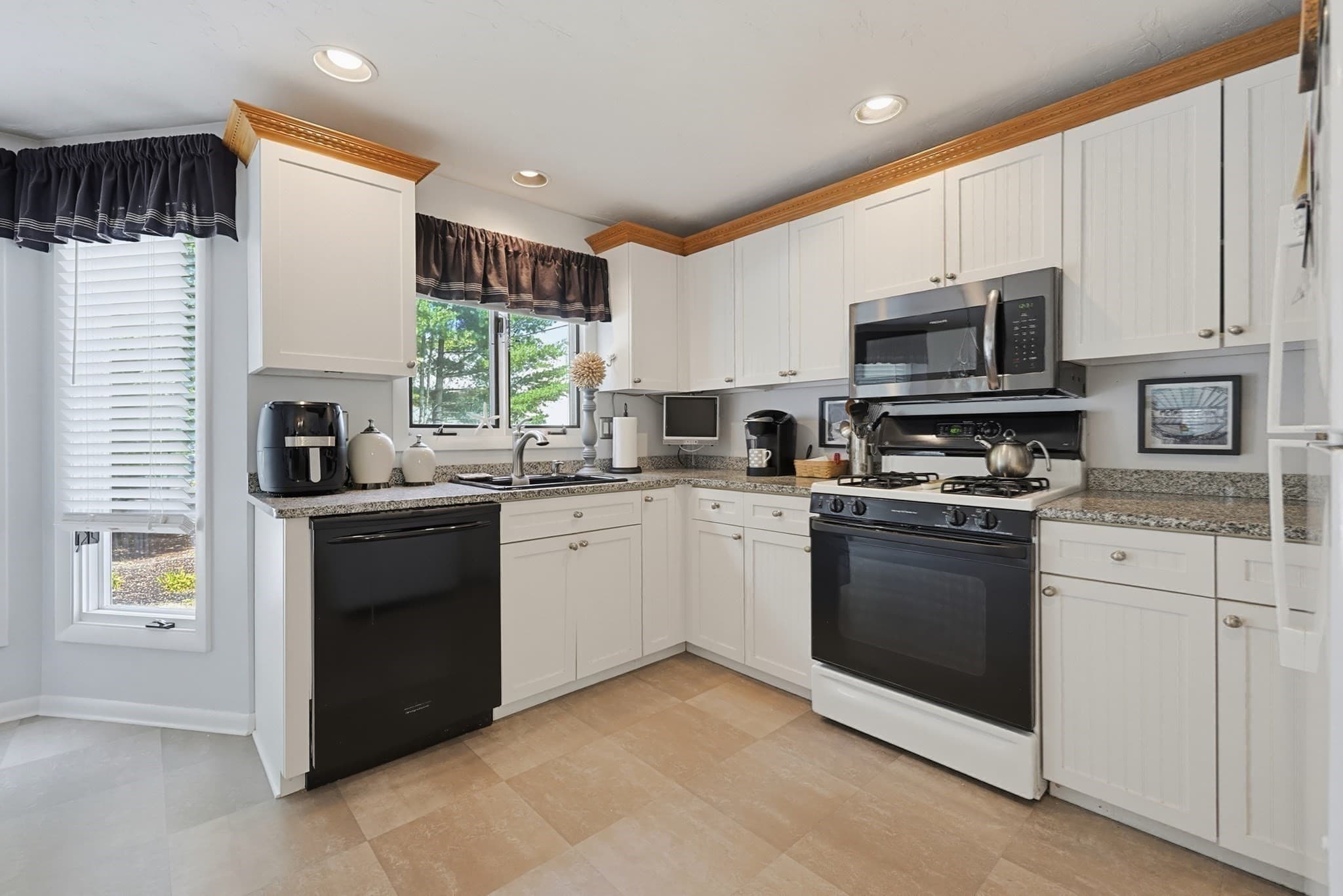 Condominium at 35 Pilgrim Village Rd # 602, Taunton MA 02780, Taunton, photo 10 of 42