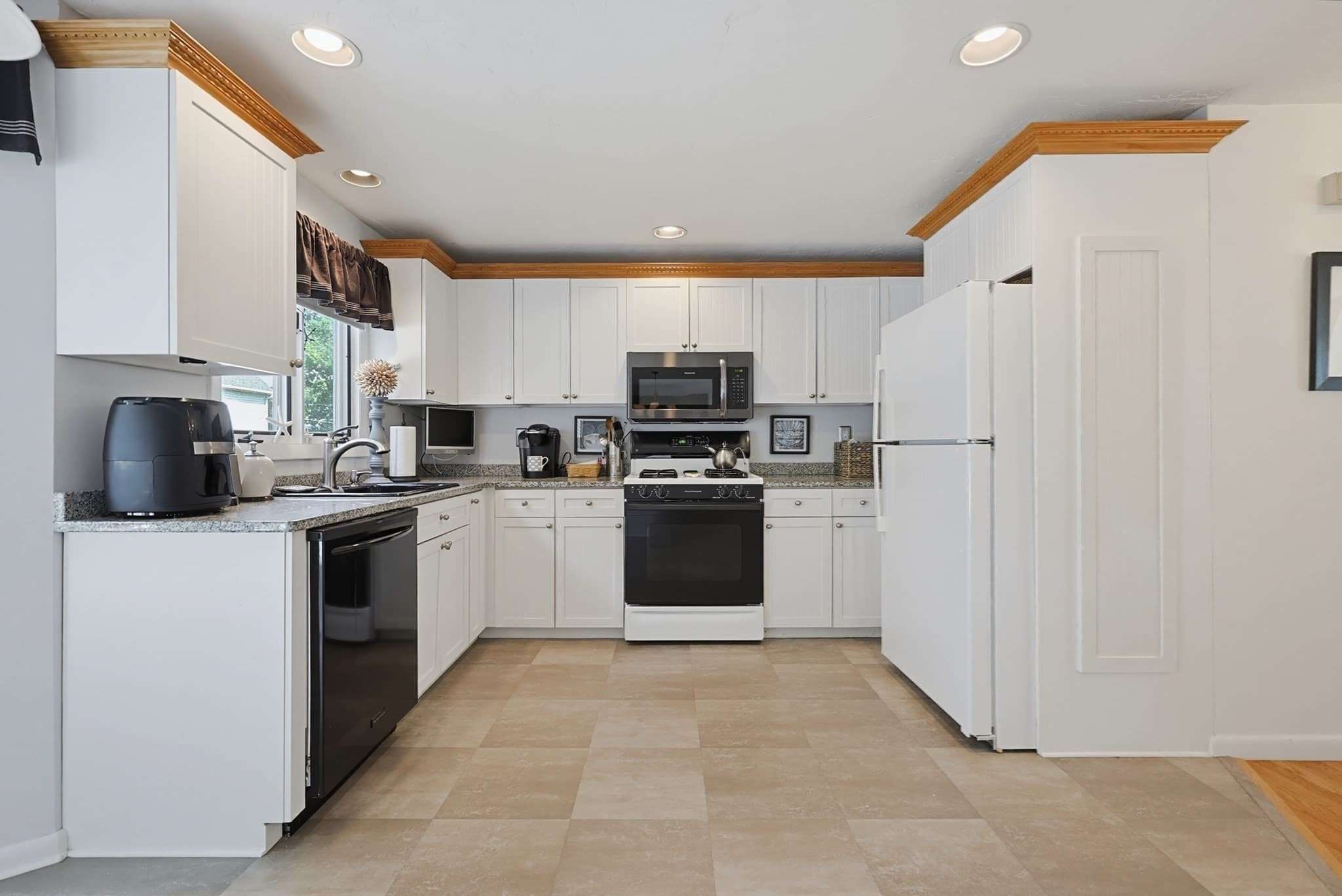 Condominium at 35 Pilgrim Village Rd # 602, Taunton MA 02780, Taunton, photo 8 of 42