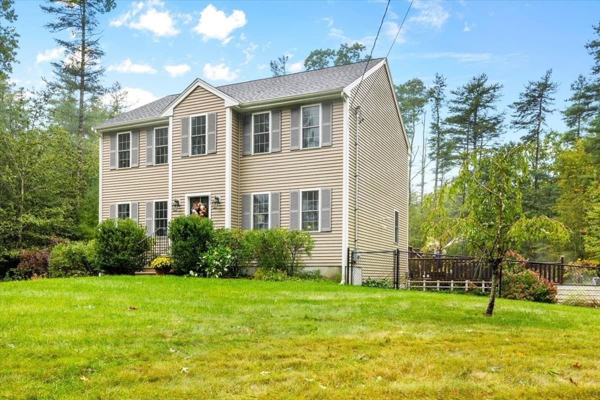 Single Family Residence at 283 Miller St, Middleboro MA 02346, Middleboro, photo 2 of 40