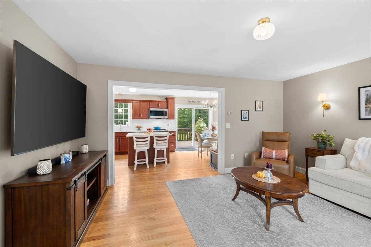 Single Family Residence at 283 Miller St, Middleboro MA 02346, Middleboro, photo 6 of 40