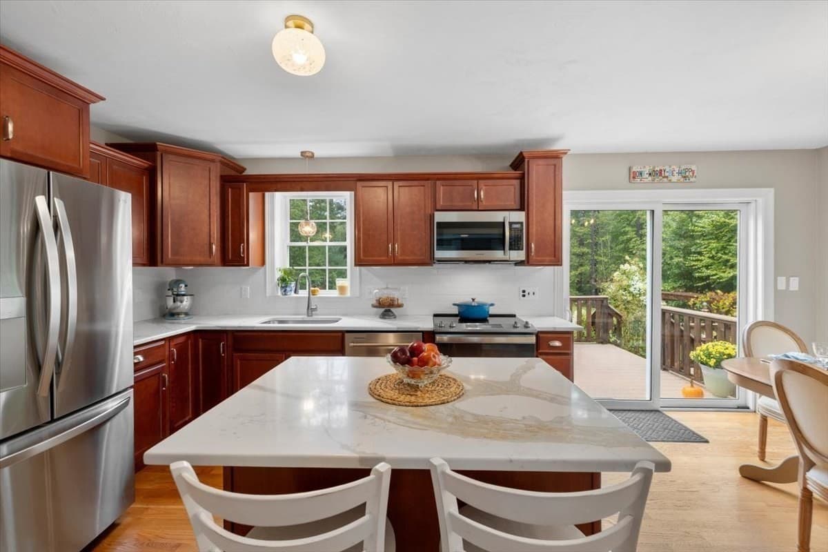 Single Family Residence at 283 Miller St, Middleboro MA 02346, Middleboro, photo 12 of 40