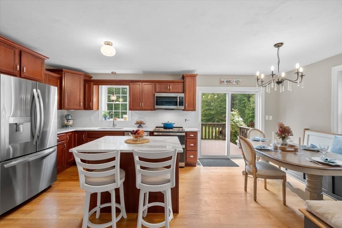 Single Family Residence at 283 Miller St, Middleboro MA 02346, Middleboro, photo 7 of 40