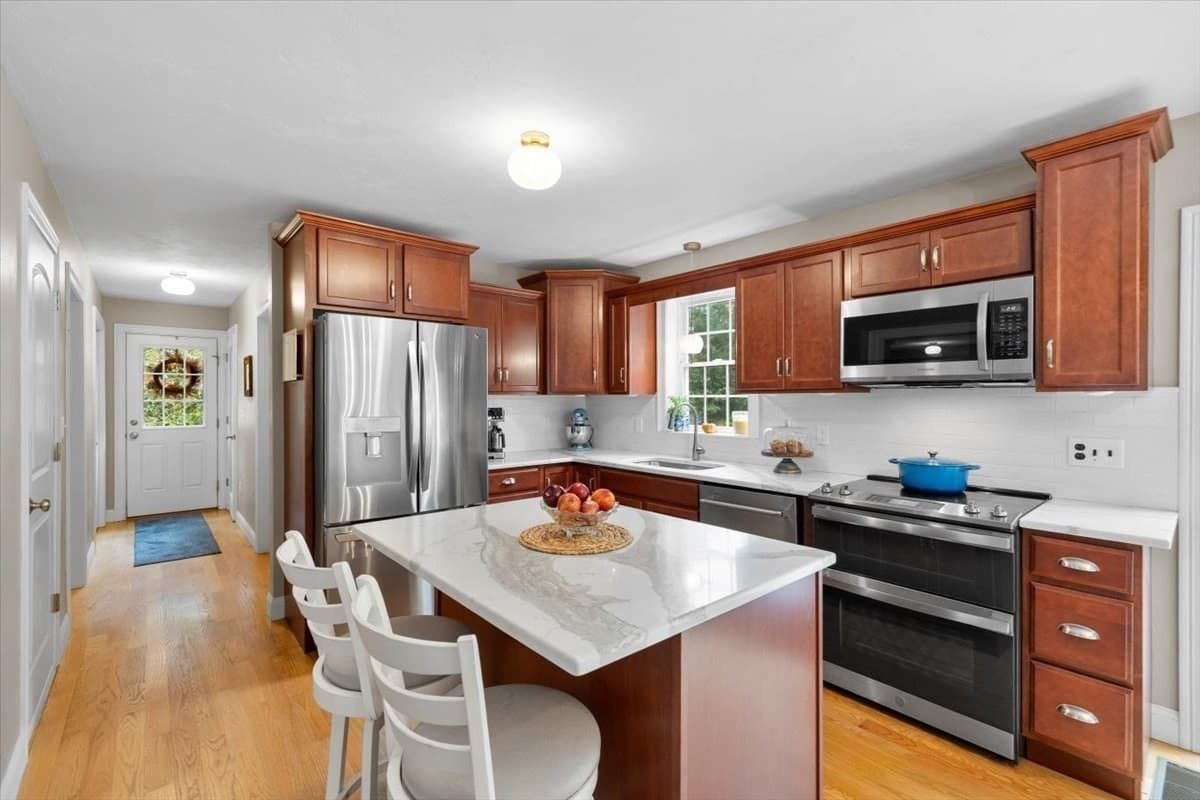 Single Family Residence at 283 Miller St, Middleboro MA 02346, Middleboro, photo 10 of 40