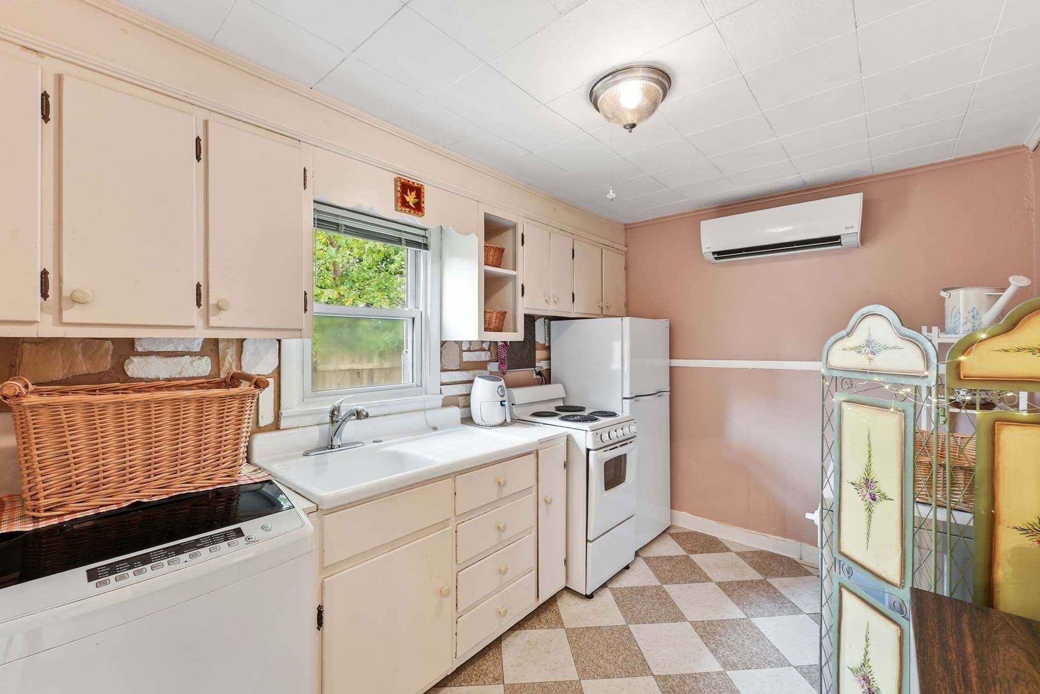 Single Family Residence at 24 Wildermere Street, Chicopee MA 01020, Chicopee, photo 7 of 22