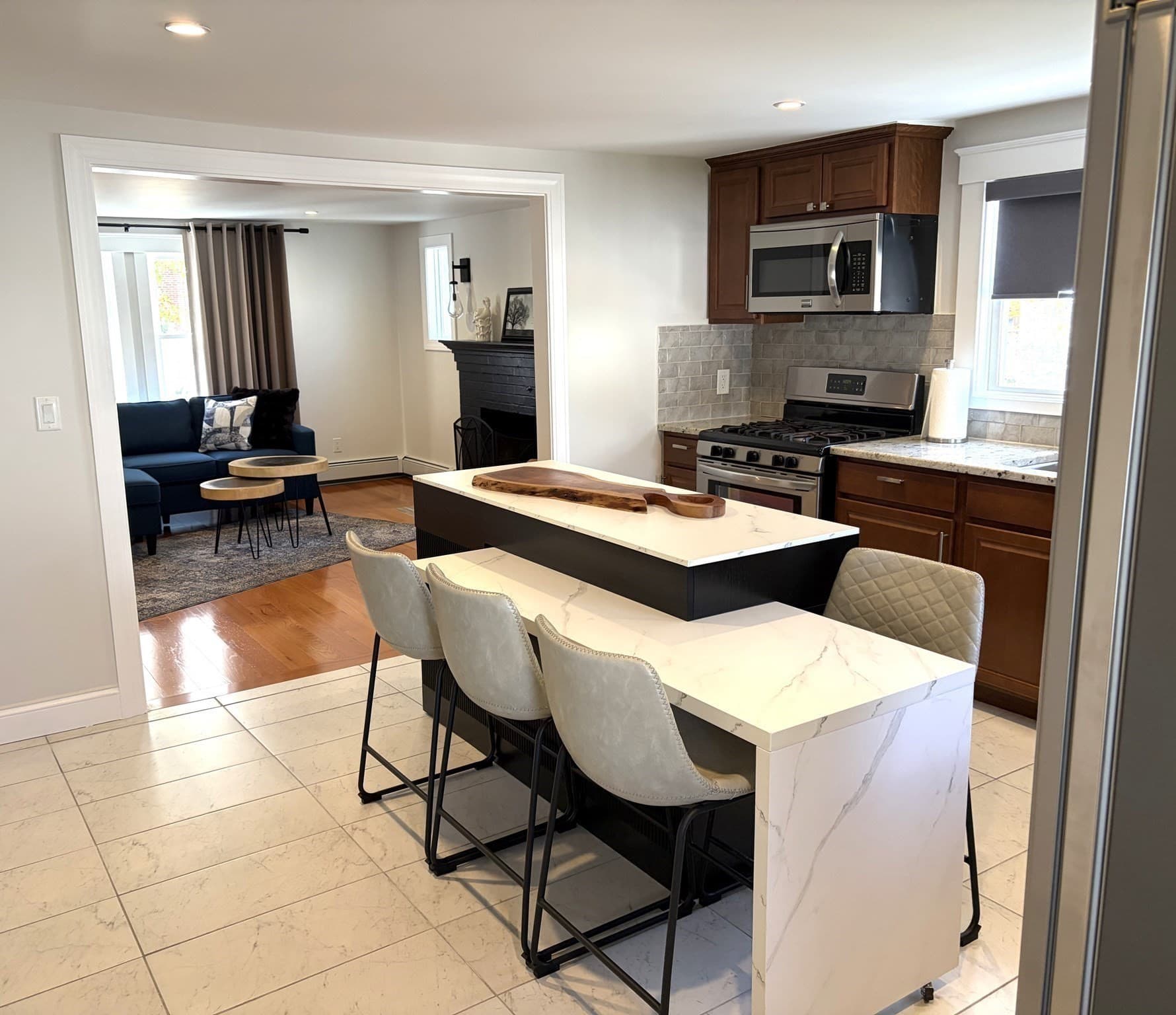 Attached (Townhouse/Rowhouse/Duplex) at 52 Montvale Ave # A, Woburn MA 01801, photo 3 of 10