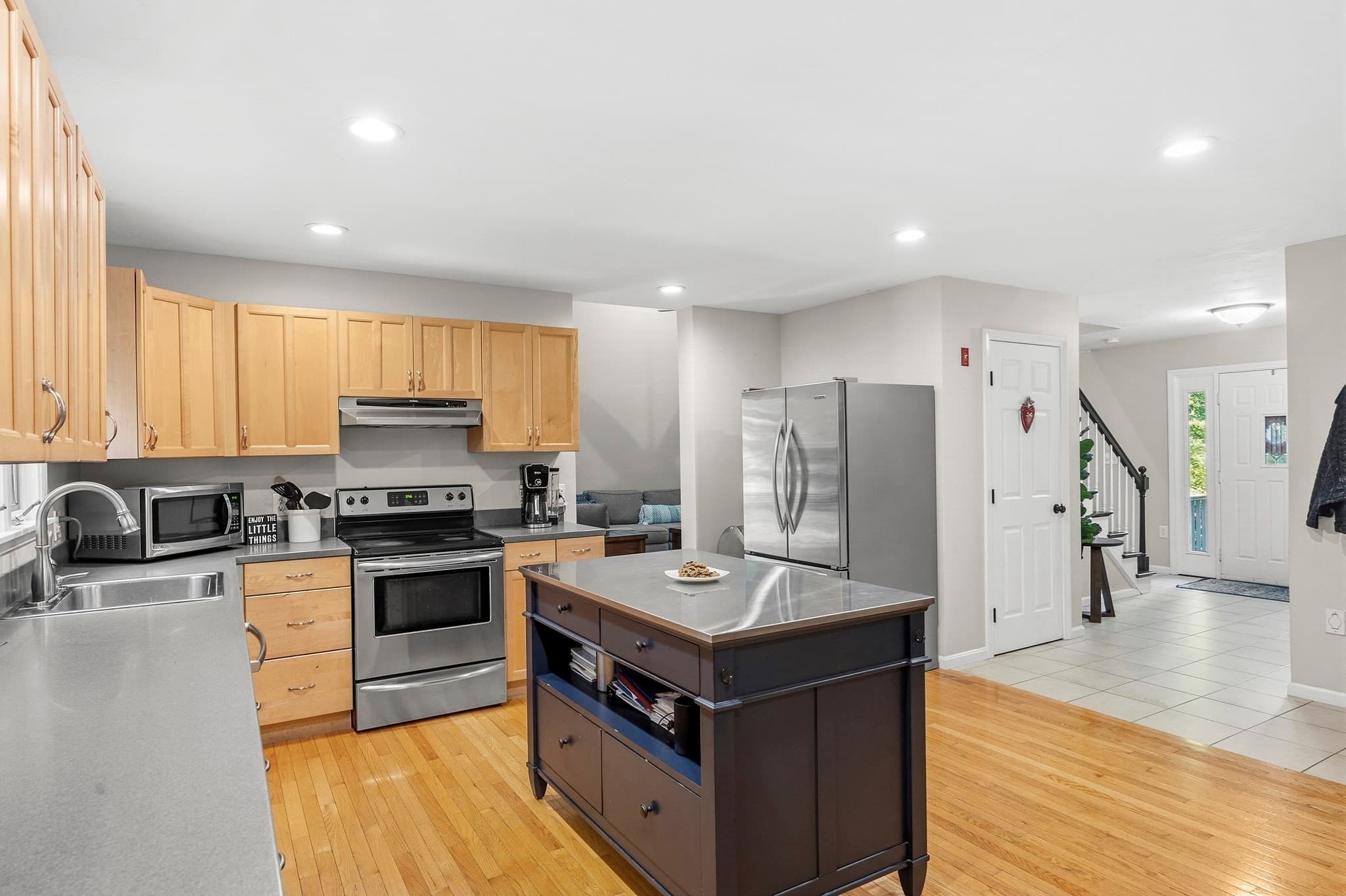 Single Family Residence at 37 Phyllis Rd, Foxboro MA 02035, Foxboro, photo 6 of 20