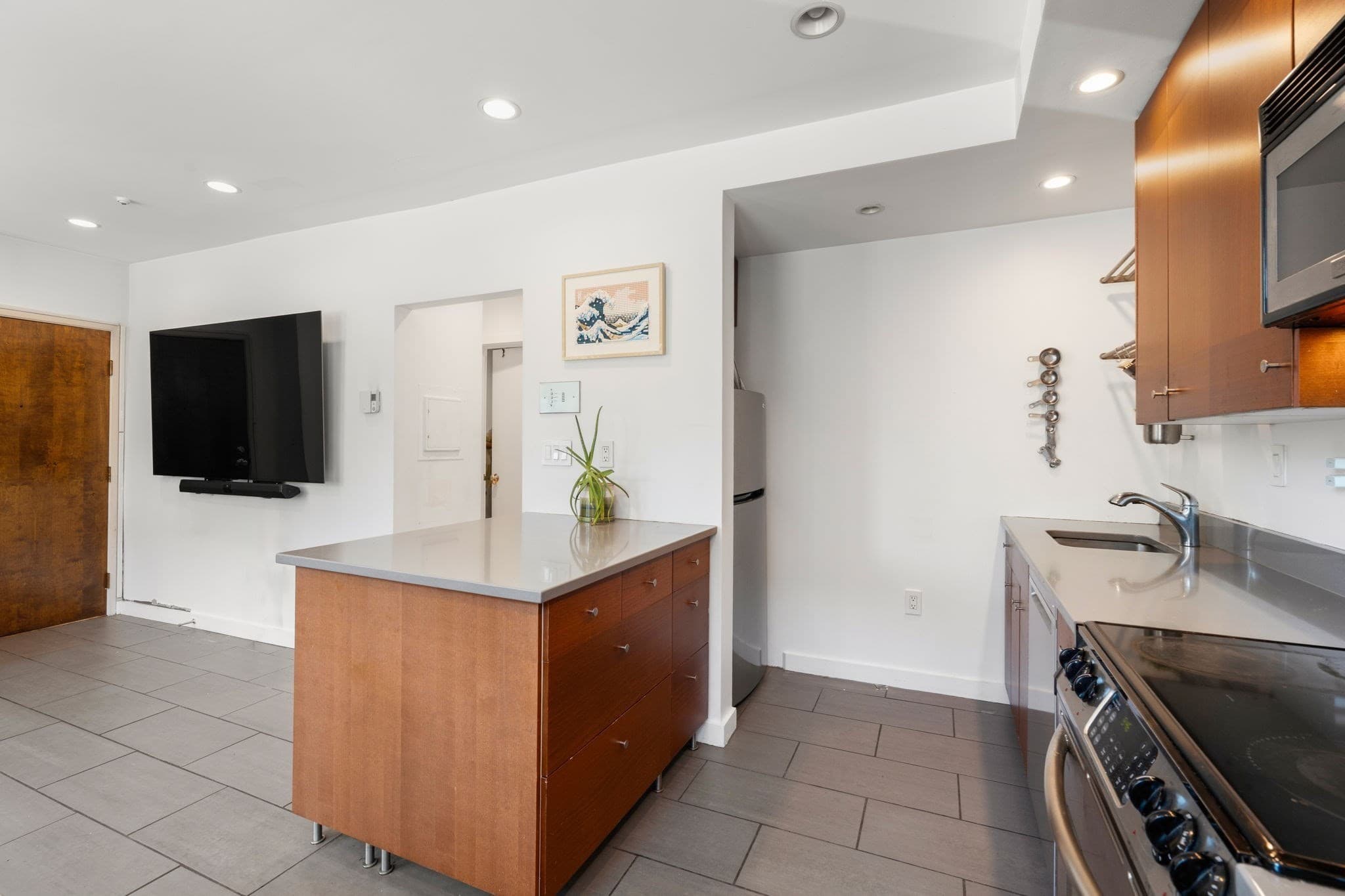 Condominium at 7 Cypress Rd # 702, Boston MA 02135, Boston, photo 8 of 21