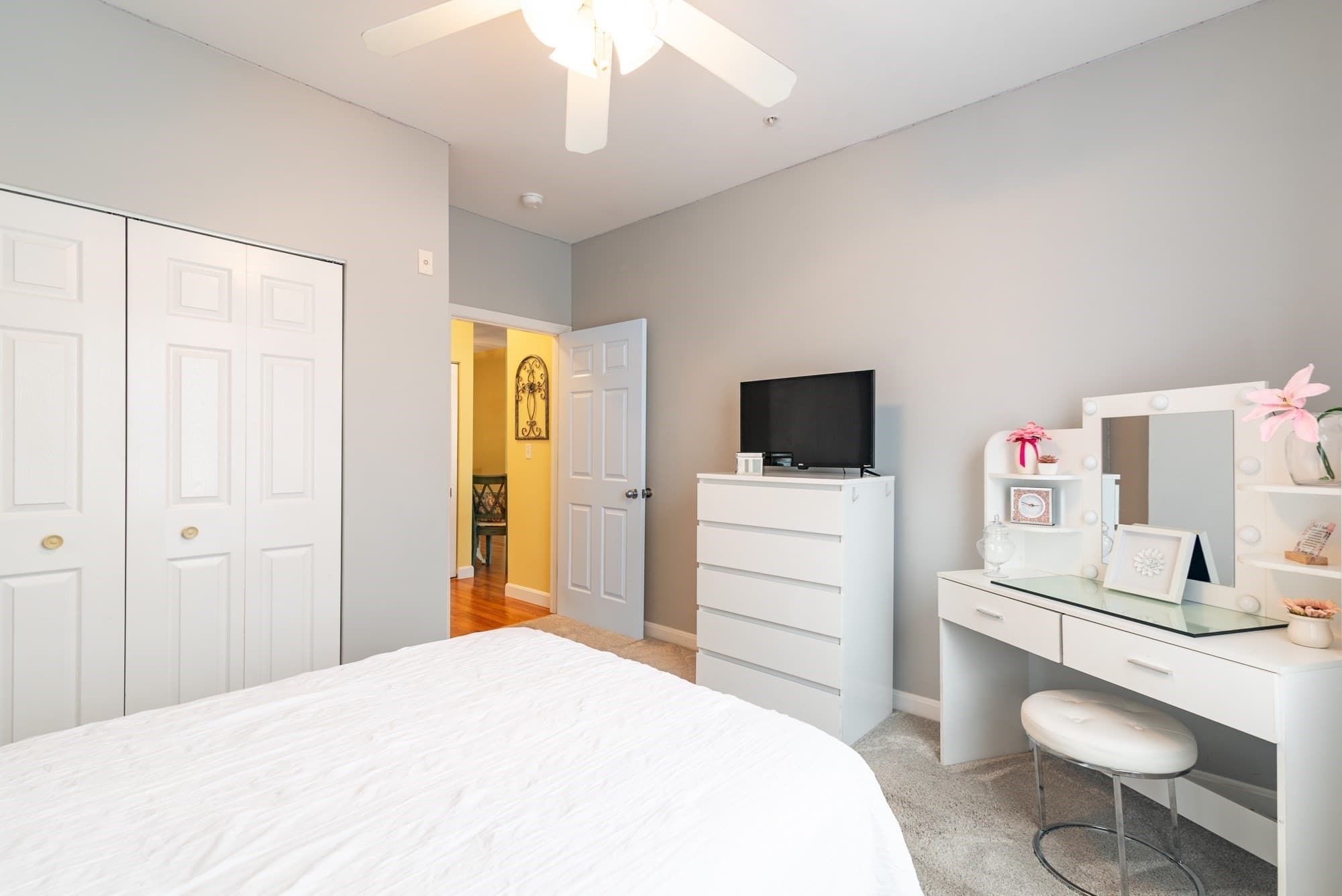 Condominium at 23 Hampshire Rd # 113, Methuen MA 01844, Methuen, photo 23 of 32