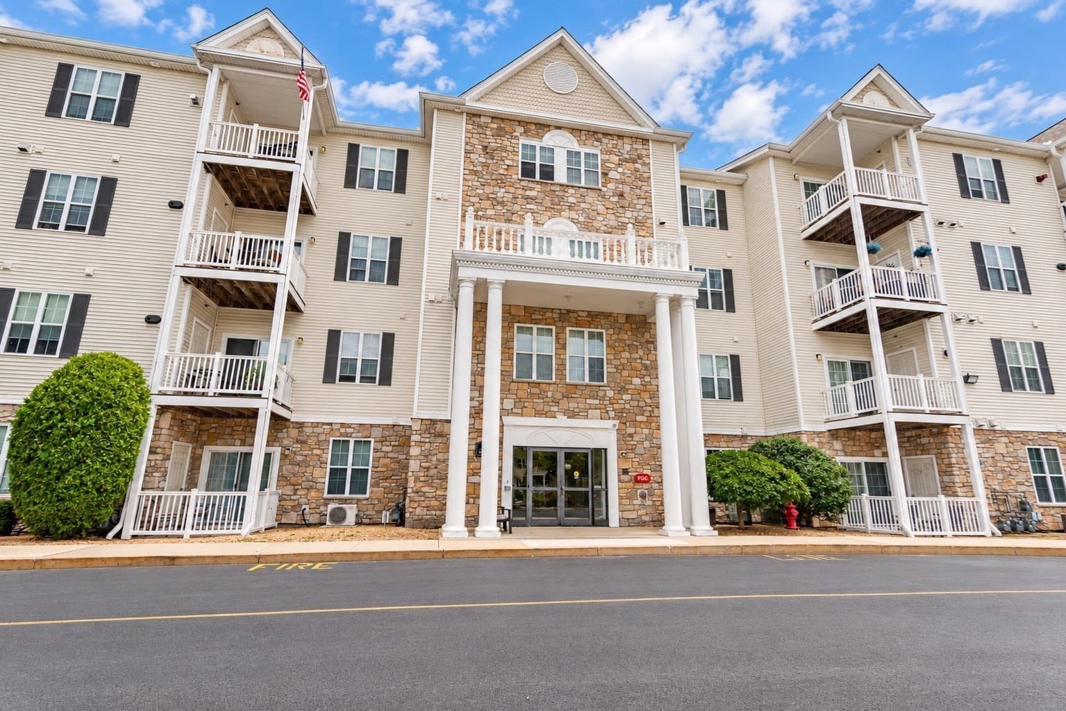 Condominium at 23 Hampshire Rd # 113, Methuen MA 01844, Methuen, photo 2 of 32