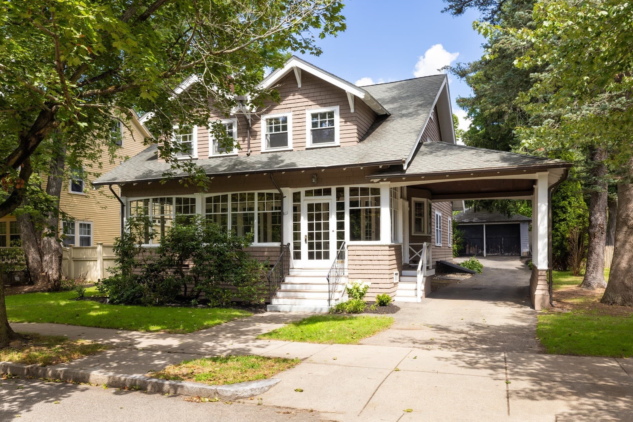 861 Commonwealth Ave, Newton MA 02459