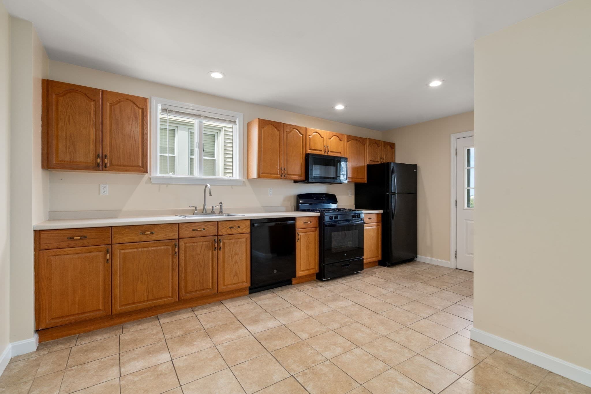 2 Family - 2 Units Up/Down at 273 Medford St, Somerville MA 02143, Somerville, photo 22 of 36