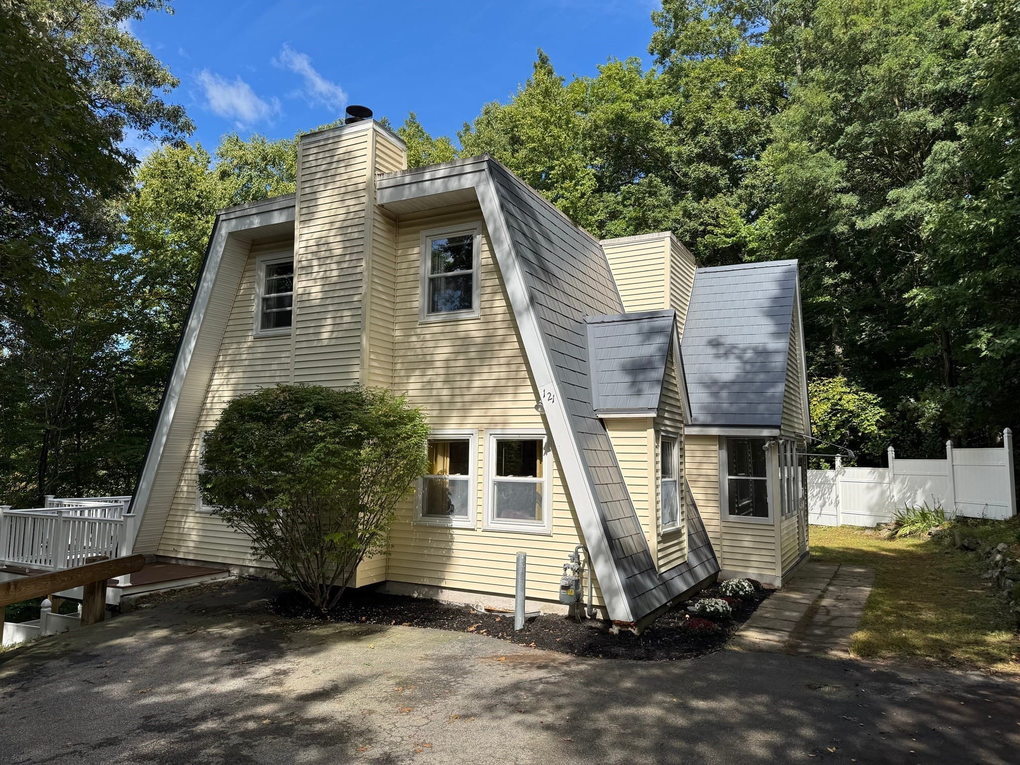121 Copperfield Rd, Worcester MA 01602