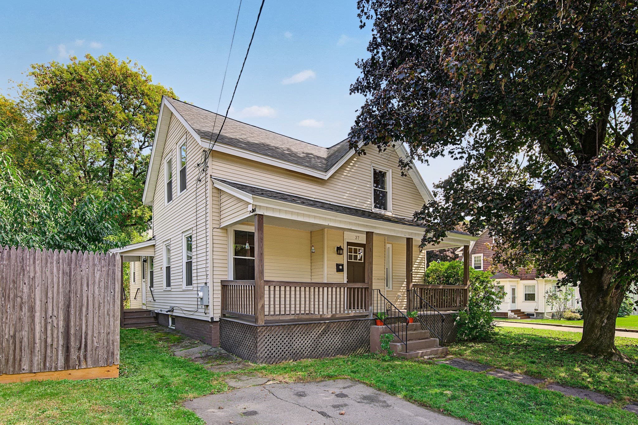 37 Elm St, Greenfield MA 01301