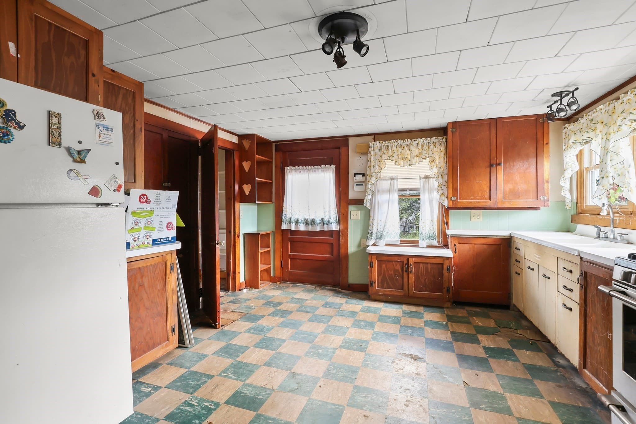 Single Family Residence at 2576 Cranberry Hwy, Wareham MA 02571, Wareham, photo 12 of 41