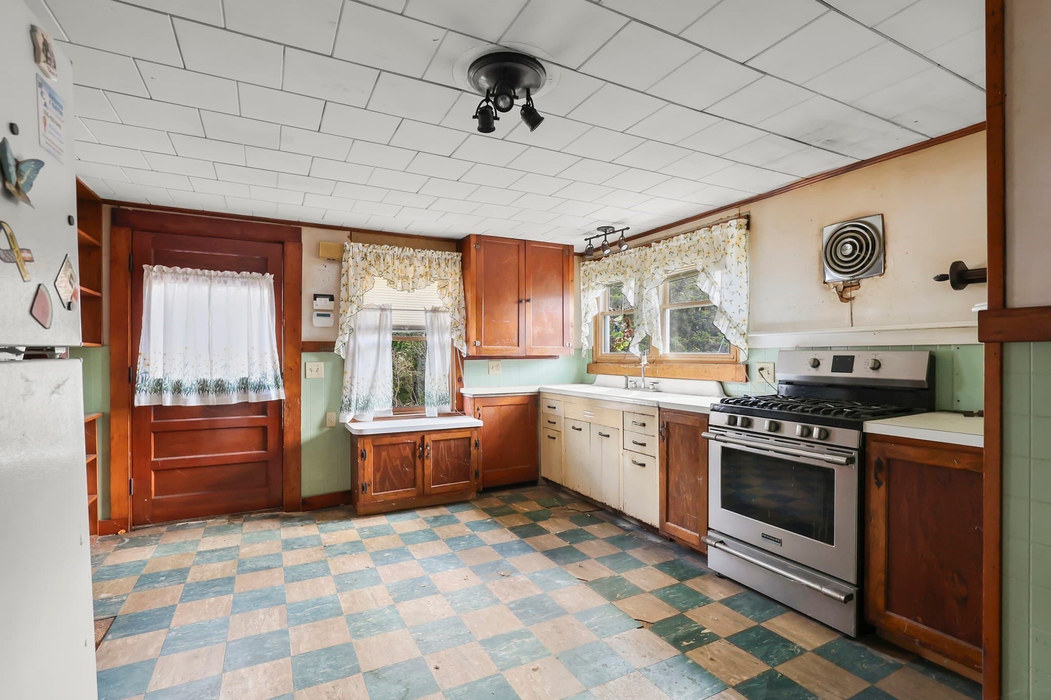 Single Family Residence at 2576 Cranberry Hwy, Wareham MA 02571, Wareham, photo 11 of 41