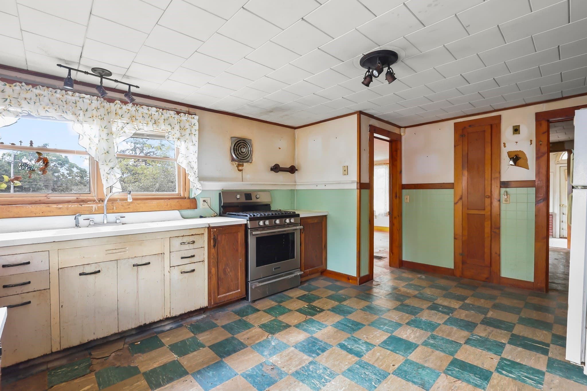 Single Family Residence at 2576 Cranberry Hwy, Wareham MA 02571, Wareham, photo 8 of 41
