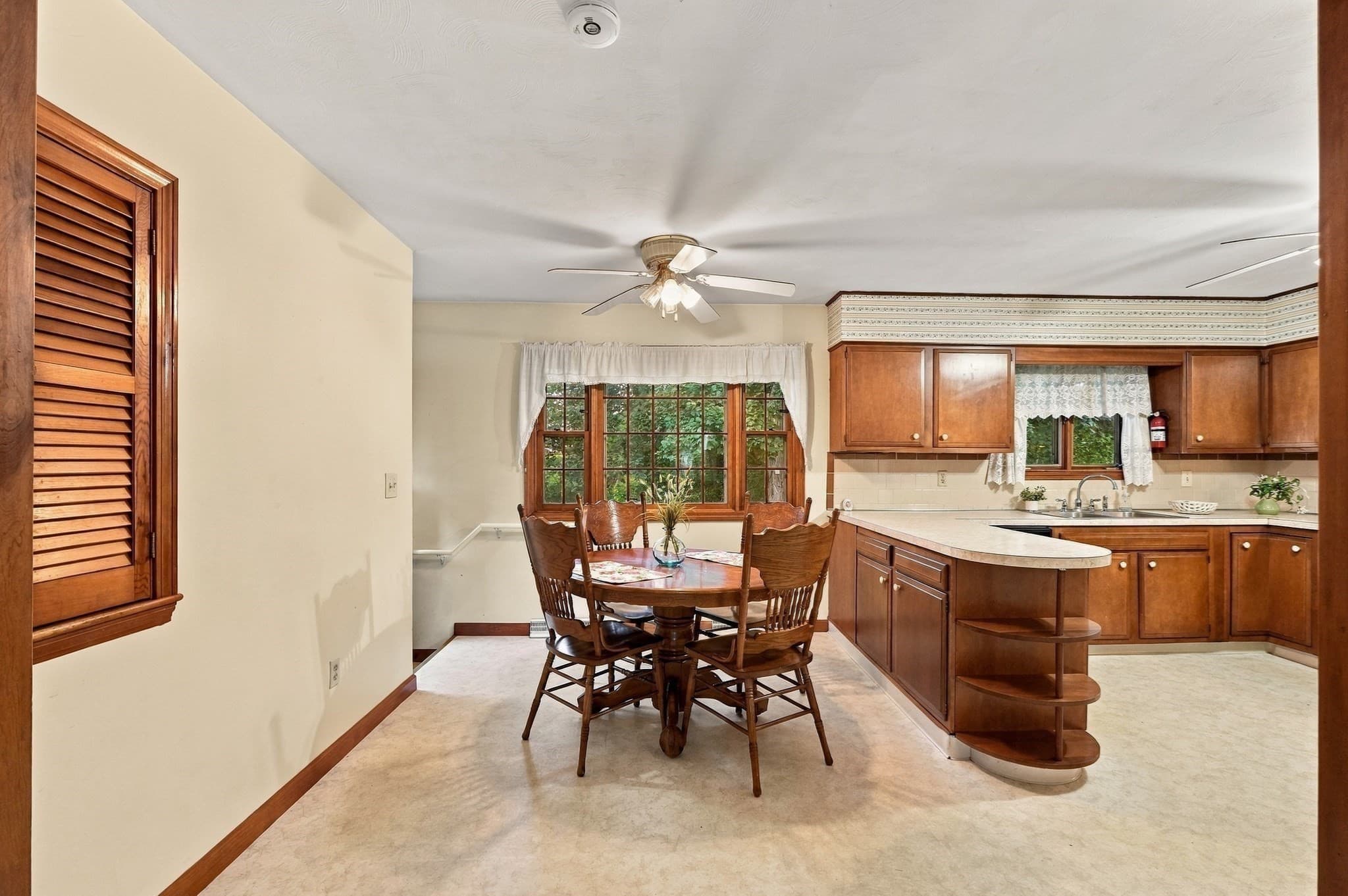 Single Family Residence at 6 Lincoln Dr, Fairhaven MA 02719, Fairhaven, photo 9 of 40