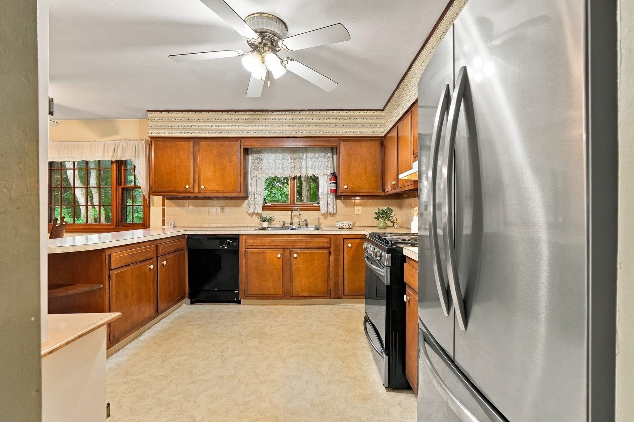 Single Family Residence at 6 Lincoln Dr, Fairhaven MA 02719, Fairhaven, photo 14 of 40