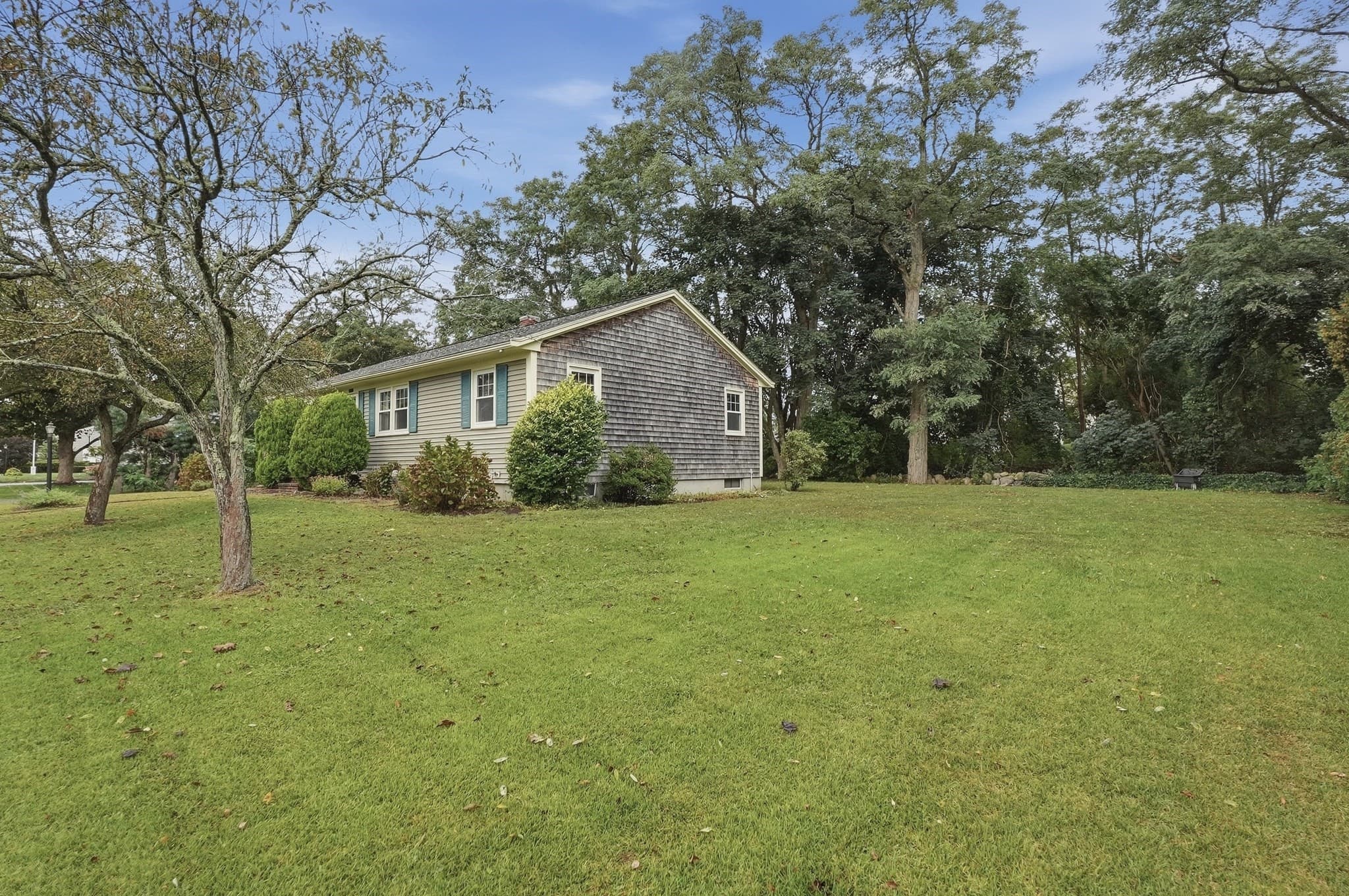 Single Family Residence at 6 Lincoln Dr, Fairhaven MA 02719, Fairhaven, photo 4 of 40