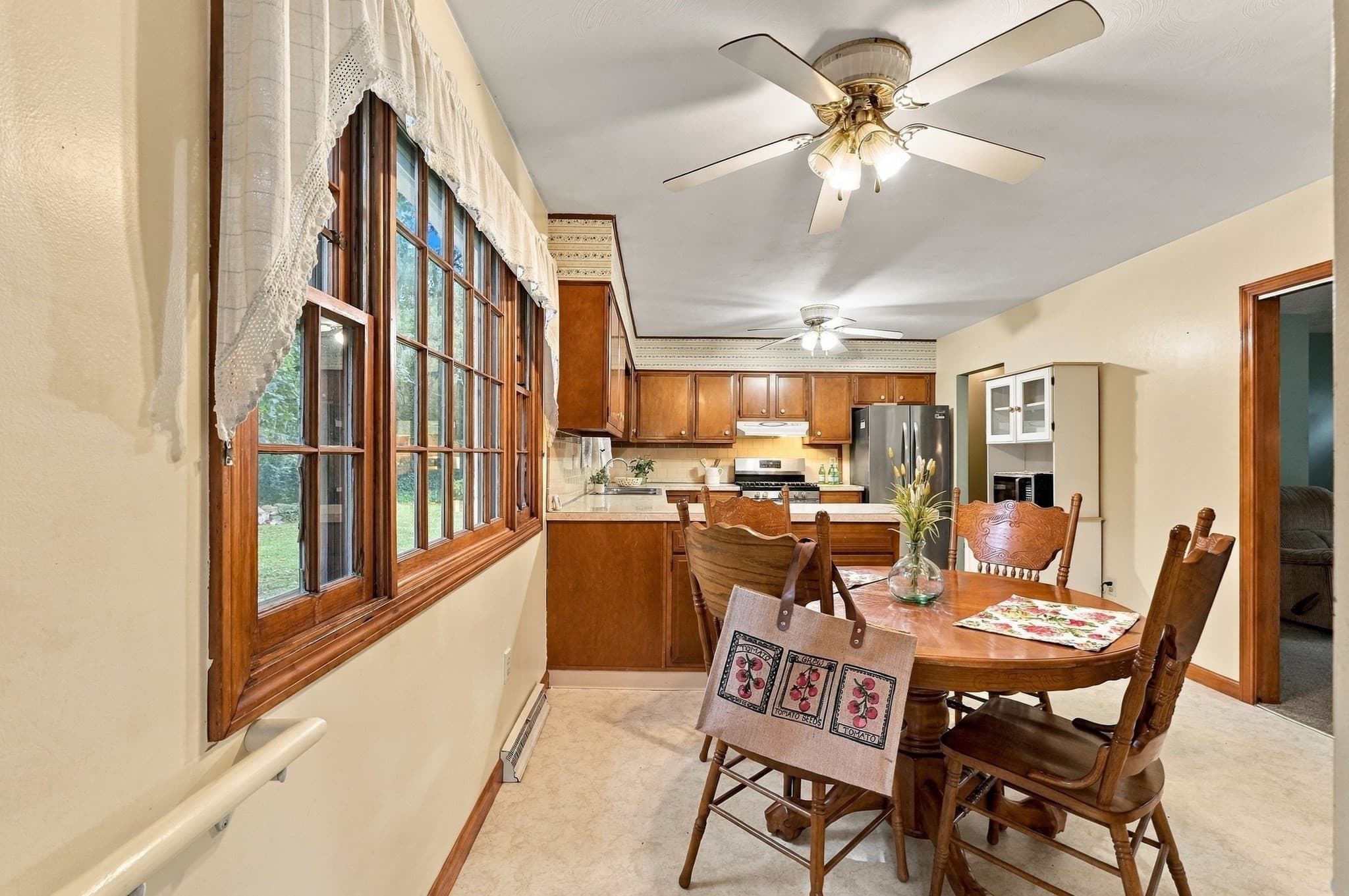 Single Family Residence at 6 Lincoln Dr, Fairhaven MA 02719, Fairhaven, photo 8 of 40