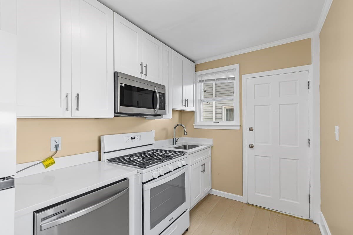 Single Family Residence at 6 Coffin Avenue Ct, New Bedford MA 02746, New Bedford, photo 7 of 26