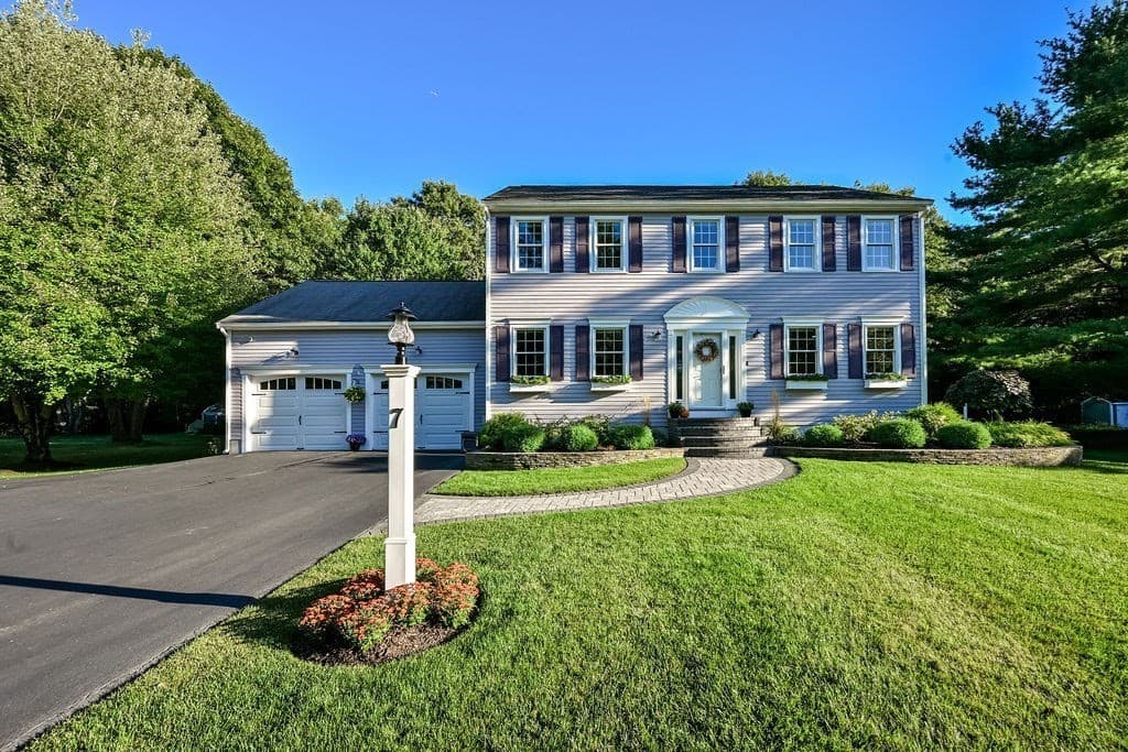 7 Southpark Ln, Mansfield MA 02048