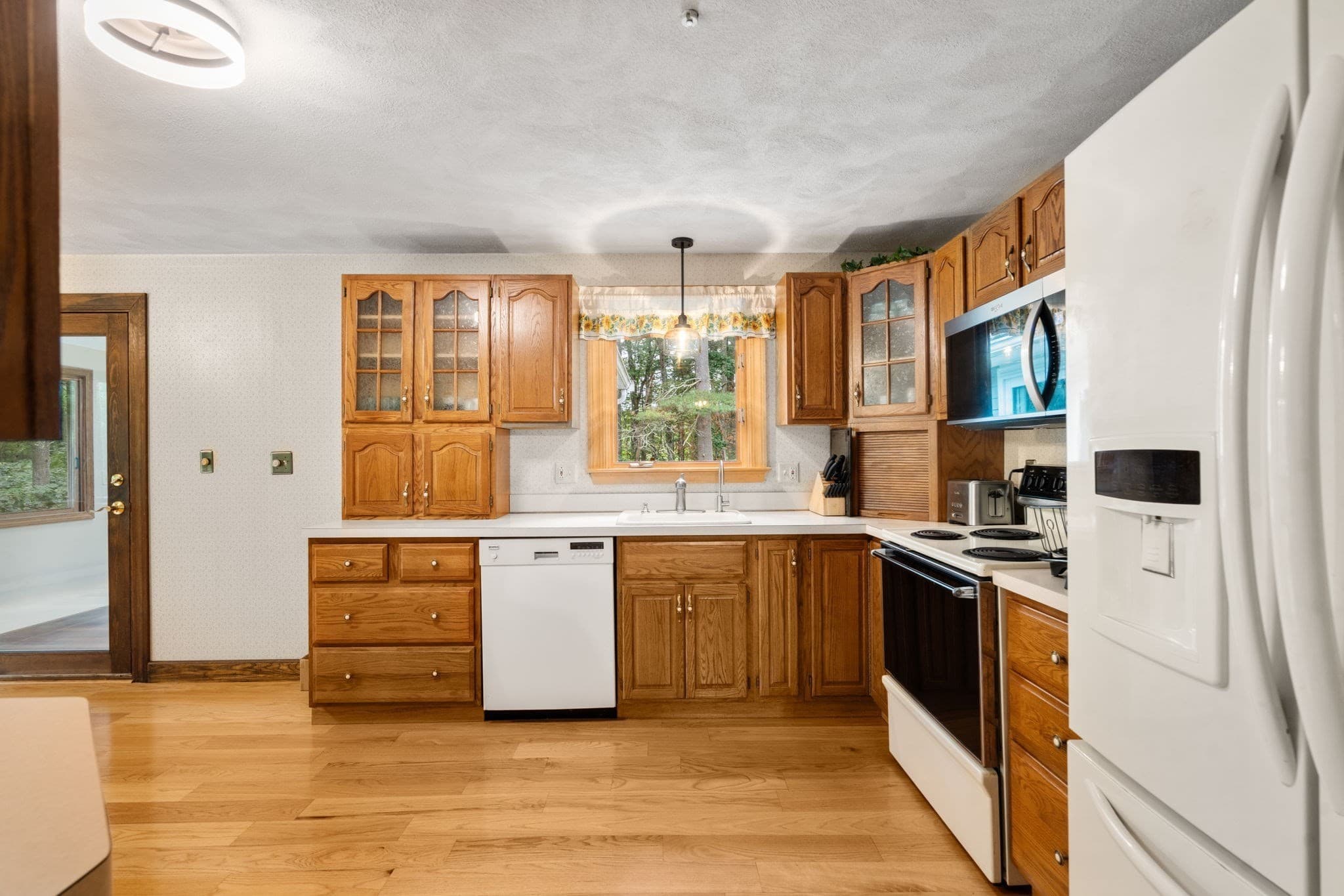 Single Family Residence at 145 White Pond Rd, Hudson MA 01749, Hudson, photo 7 of 36