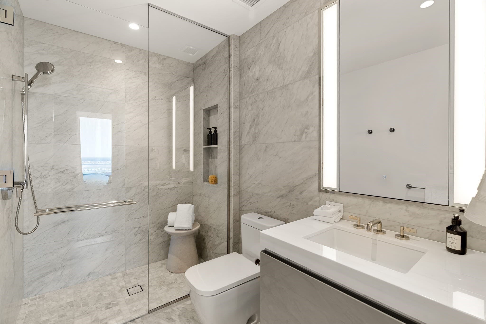 Condominium at 682 Atlantic Avenue # 3707, Boston MA 02110, Boston, photo 11 of 42