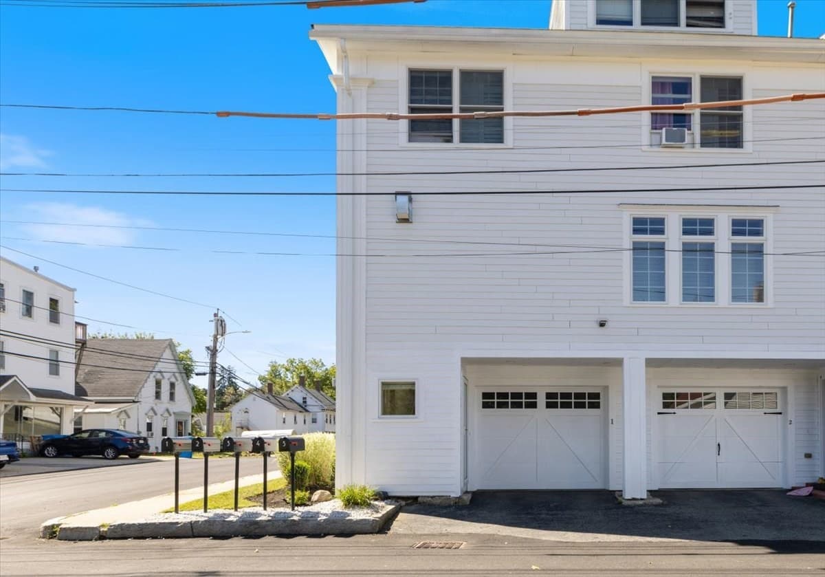 Condominium at 4 Mechanic St # 1, Merrimac MA 01860, Merrimac, photo 2 of 32