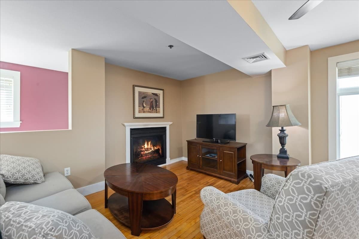 Condominium at 4 Mechanic St # 1, Merrimac MA 01860, Merrimac, photo 6 of 32