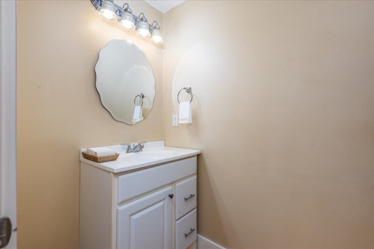 Condominium at 4 Mechanic St # 1, Merrimac MA 01860, Merrimac, photo 13 of 32