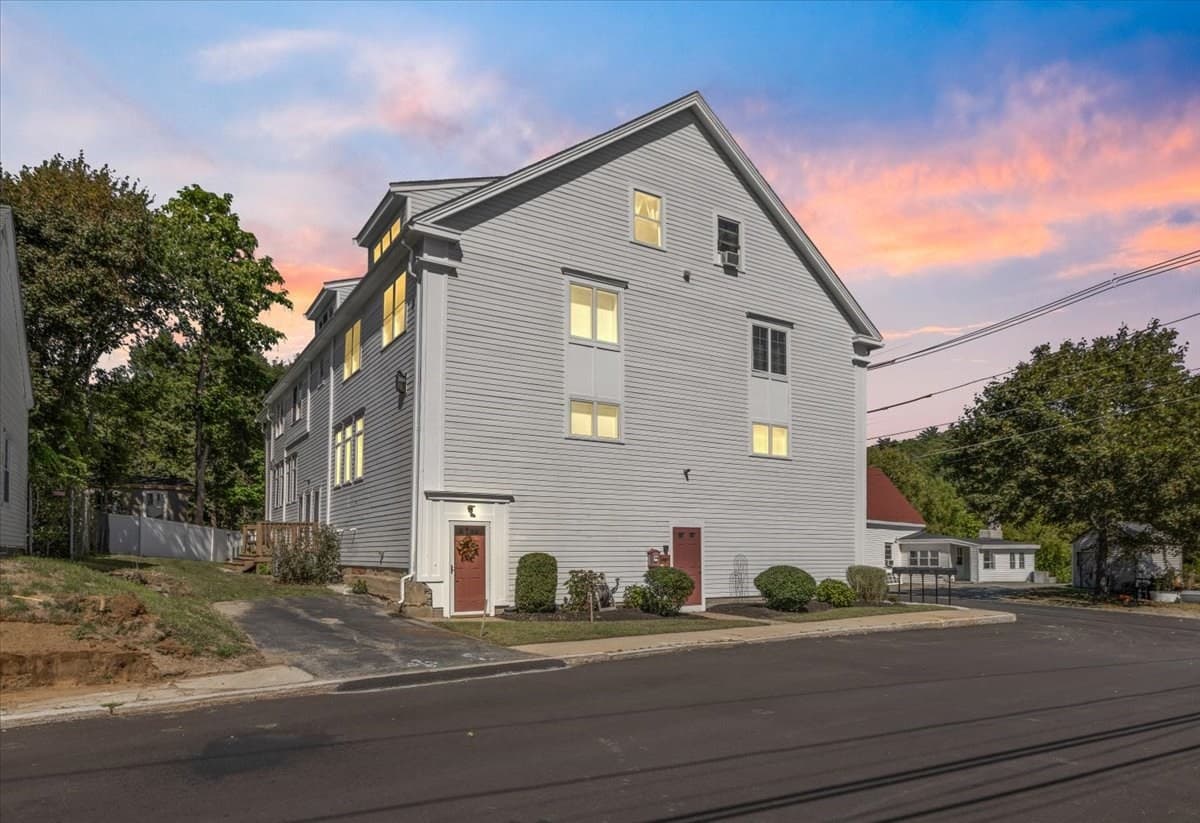 4 Mechanic St # 1, Merrimac MA 01860