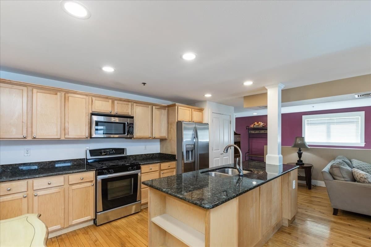 Condominium at 4 Mechanic St # 1, Merrimac MA 01860, Merrimac, photo 11 of 32