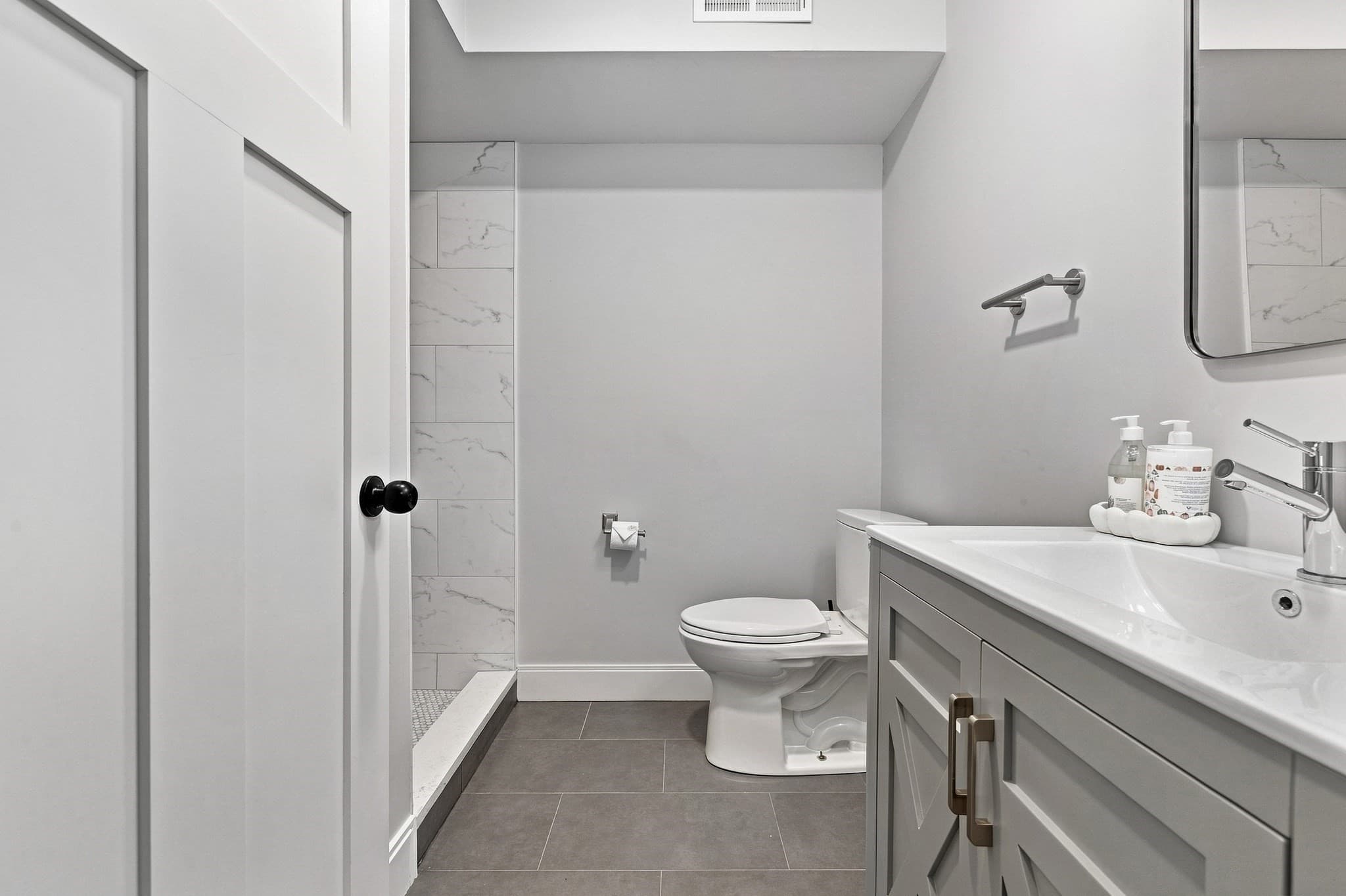 Condominium at 1721 Centre St # 204, Boston MA 02132, Boston, photo 13 of 31