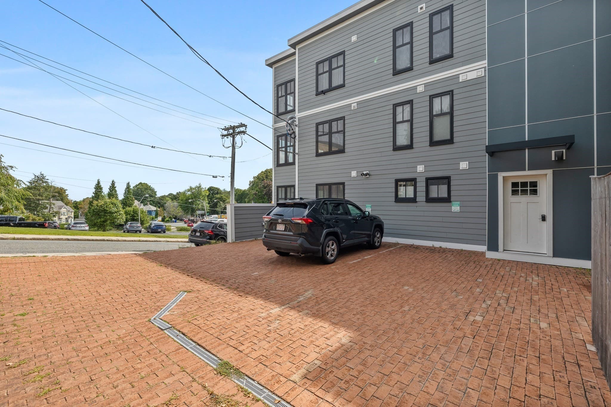Condominium at 1721 Centre St # 204, Boston MA 02132, Boston, photo 24 of 31