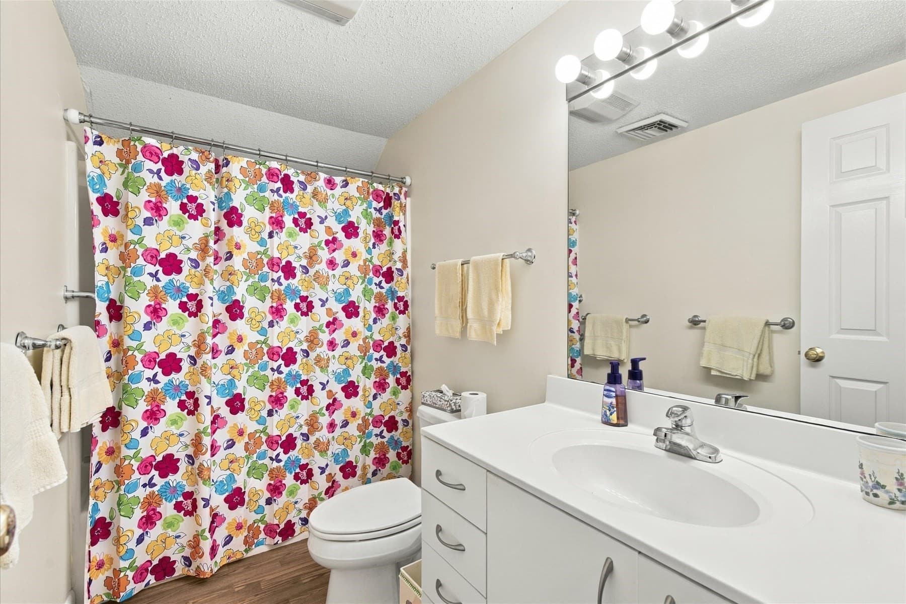 Condominium at 14 Woodrise # 14, Falmouth MA 02540, Falmouth, photo 17 of 31