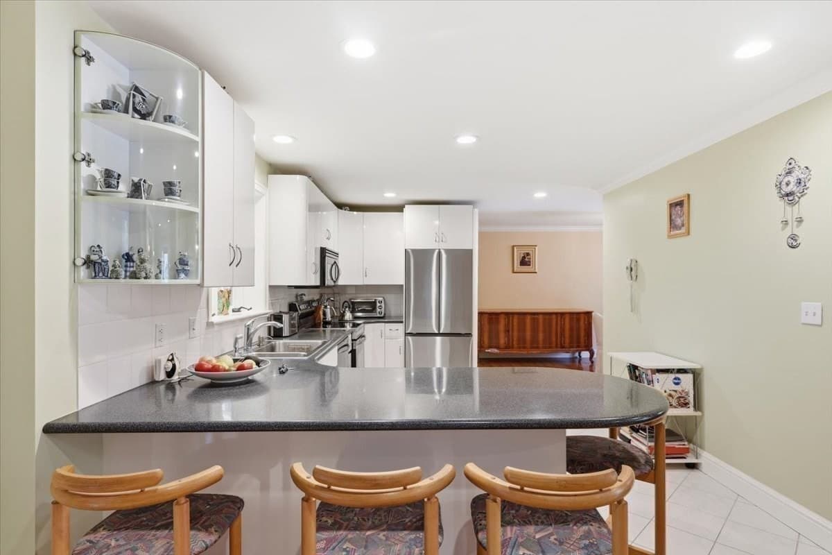 Condominium at 25 Hamlet Street # 25, Newton MA 02459, Newton, photo 7 of 25