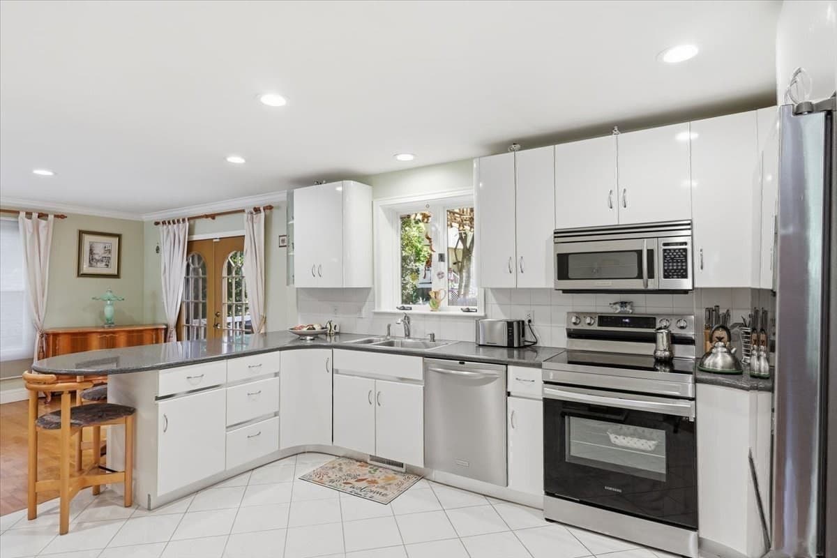 Condominium at 25 Hamlet Street # 25, Newton MA 02459, Newton, photo 5 of 25