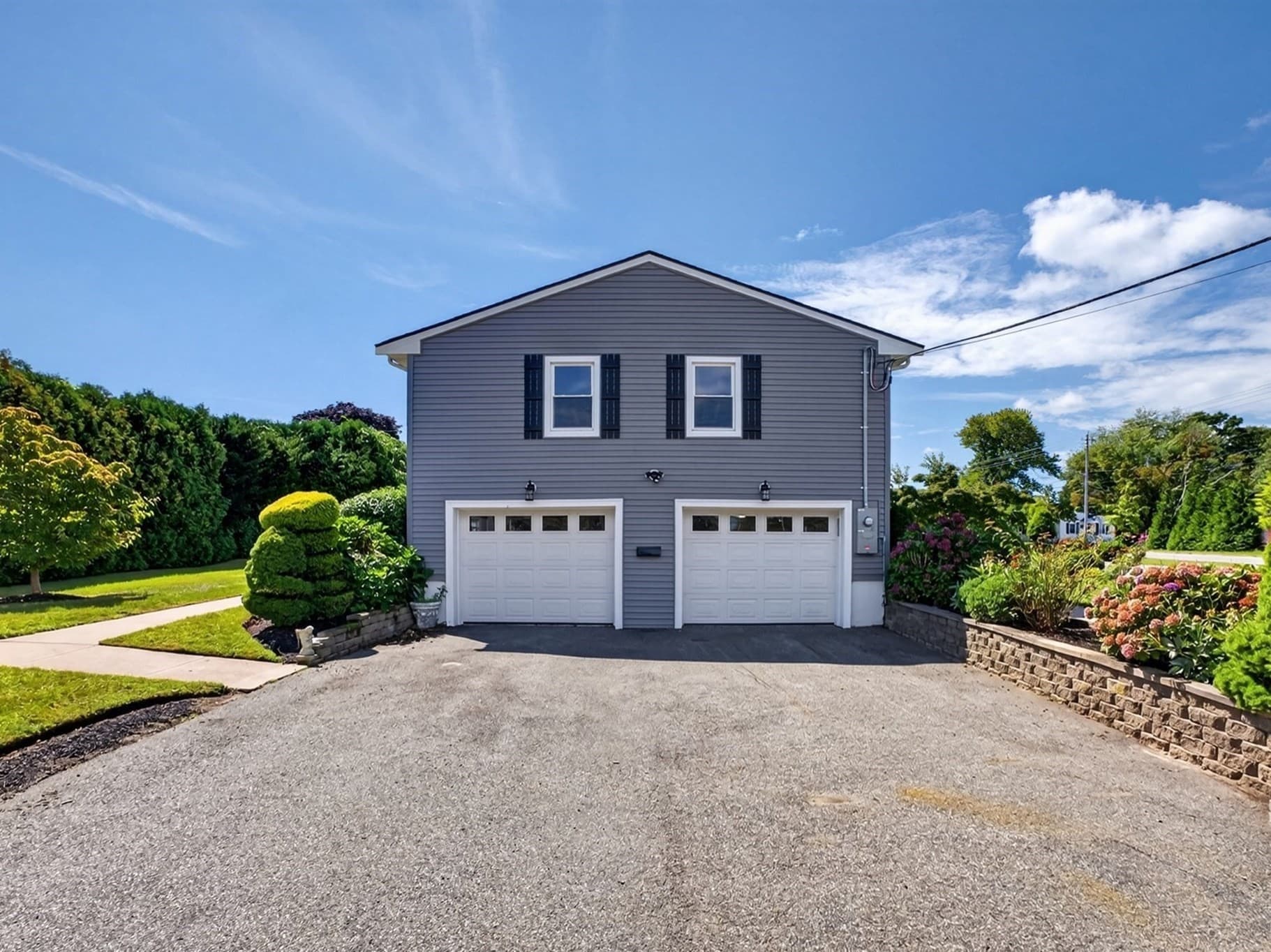 Single Family Residence at 585 N Eastern Ave, Fall River MA 02720, Fall River, photo 2 of 30