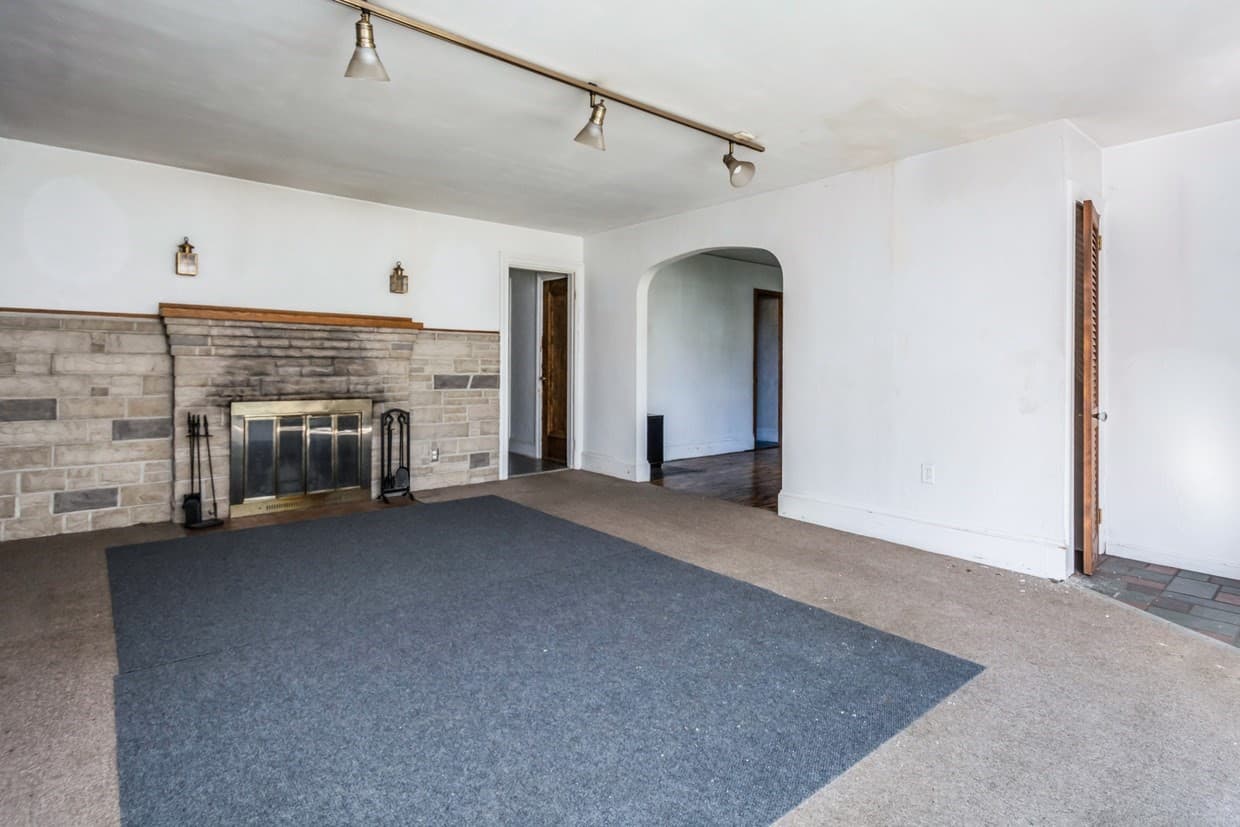 Single Family Residence at 105 Hartford Tpke, Shrewsbury MA 01545, Shrewsbury, photo 5 of 31