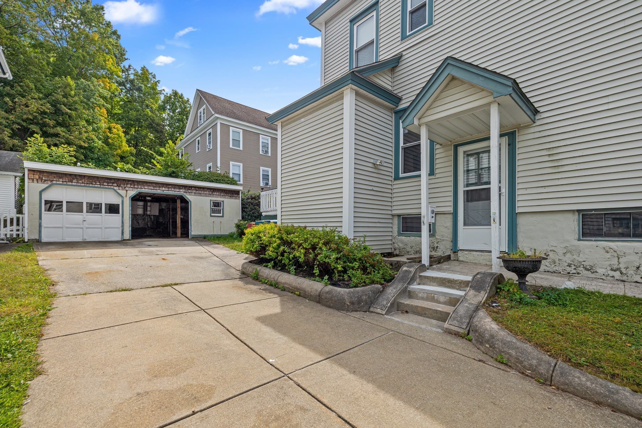 Single Family Residence at 272 Shaw St, Lowell MA 01851, Lowell, photo 2 of 16
