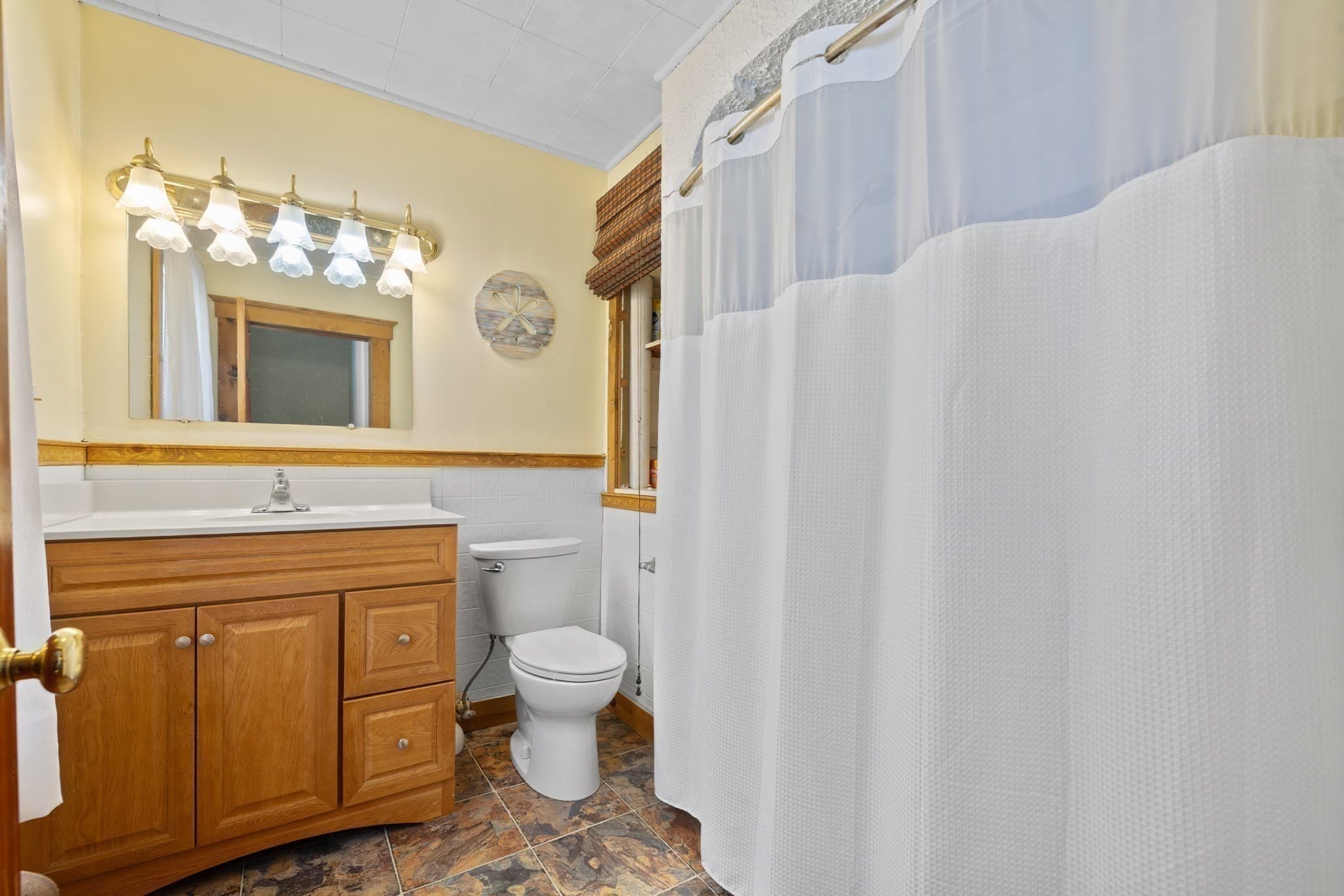Single Family Residence at 272 Shaw St, Lowell MA 01851, Lowell, photo 10 of 16