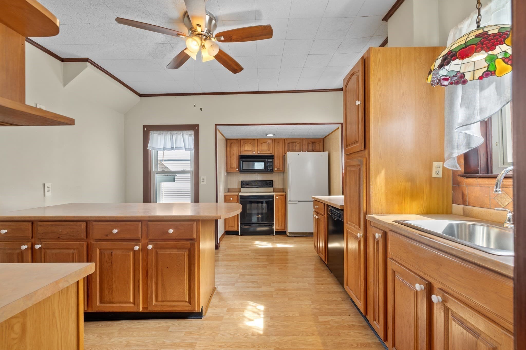 Single Family Residence at 272 Shaw St, Lowell MA 01851, Lowell, photo 4 of 16