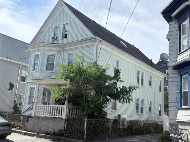 Multi Family at 525 Cottage St, New Bedford MA 02740, New Bedford, photo 2 of 23