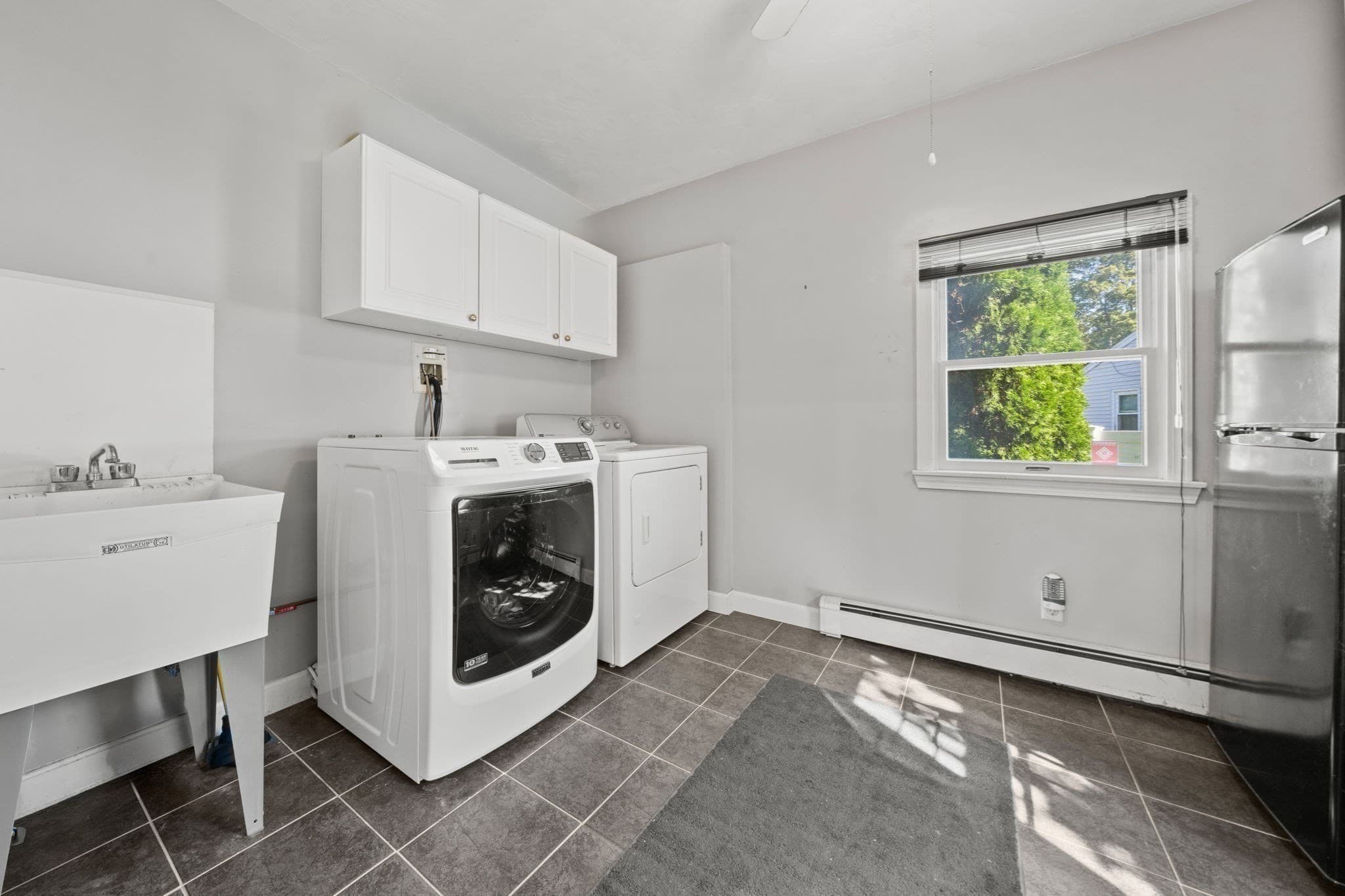 Single Family Residence at 11 Pilgrim Rd, Woburn MA 01801, Woburn, photo 10 of 34