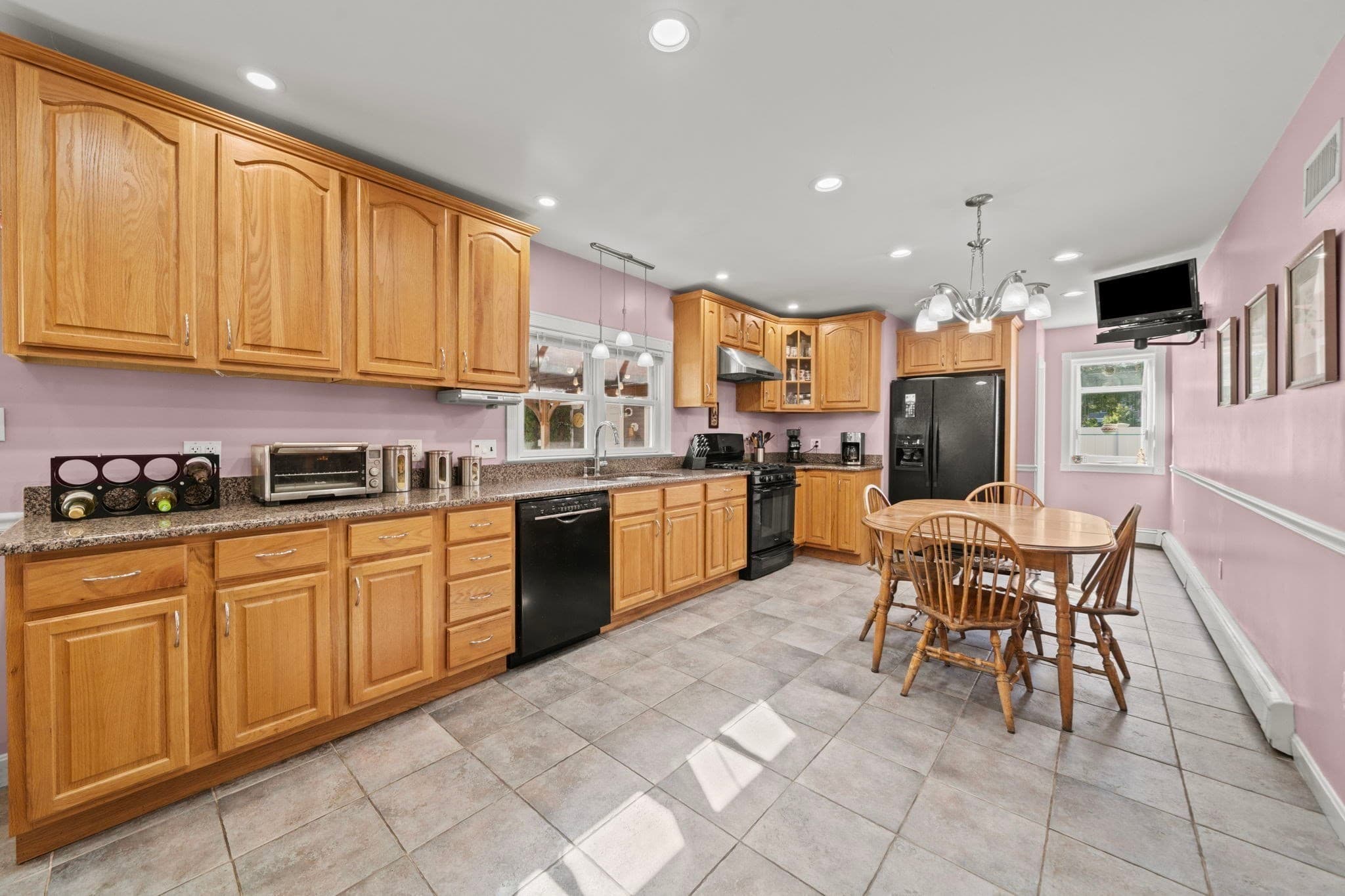 Single Family Residence at 11 Pilgrim Rd, Woburn MA 01801, Woburn, photo 8 of 34
