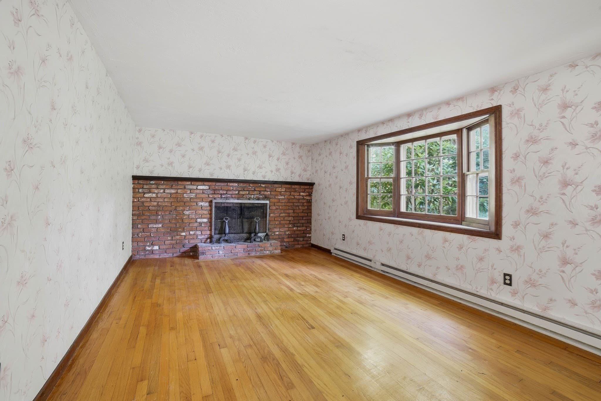 Single Family Residence at 100 Purgatory Rd, Sutton MA 01590, Sutton, photo 9 of 32