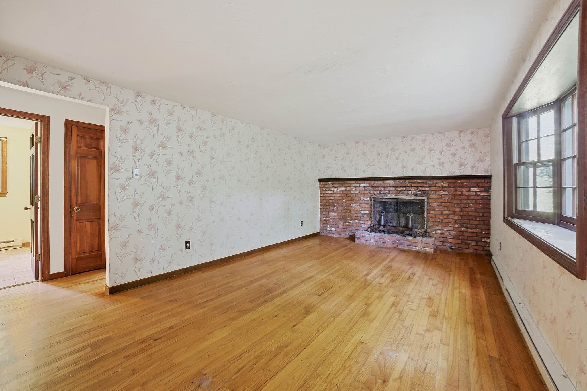 Single Family Residence at 100 Purgatory Rd, Sutton MA 01590, Sutton, photo 8 of 32