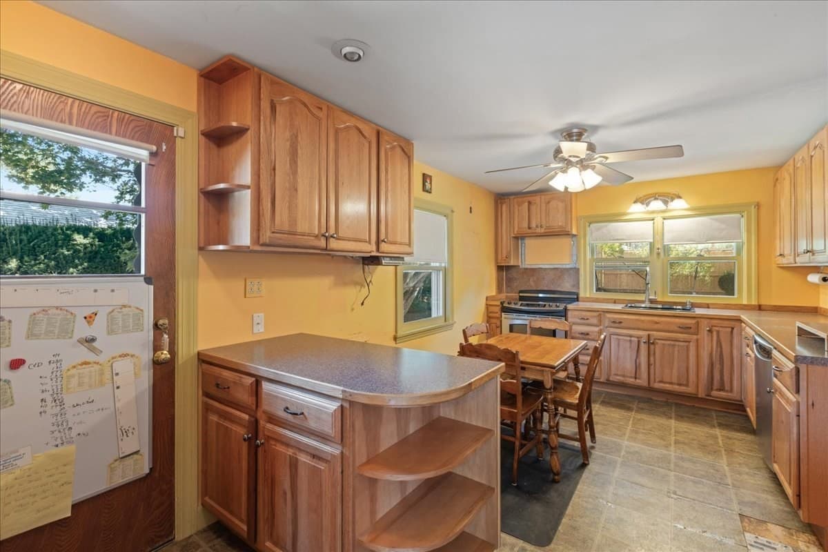 Single Family Residence at 4 Oakhurst Rd, Beverly MA 01915, Beverly, photo 7 of 38