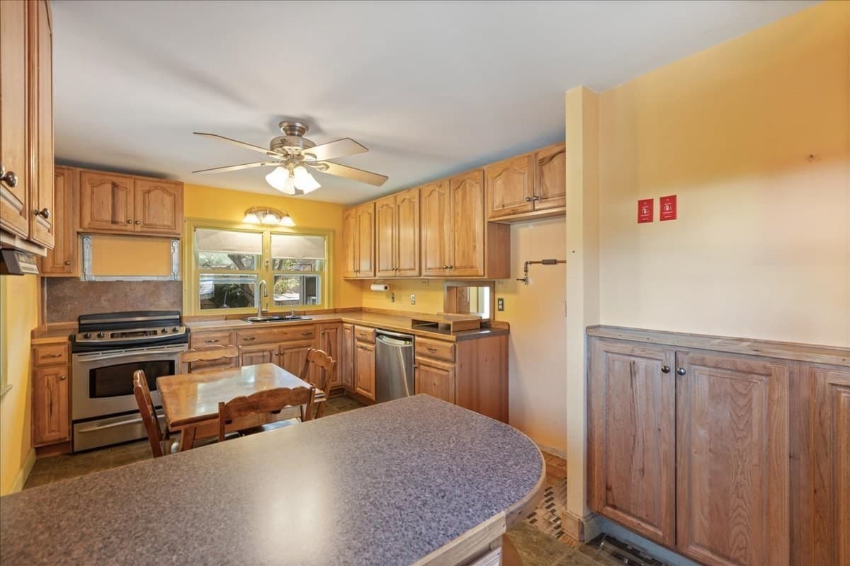 Single Family Residence at 4 Oakhurst Rd, Beverly MA 01915, Beverly, photo 8 of 38